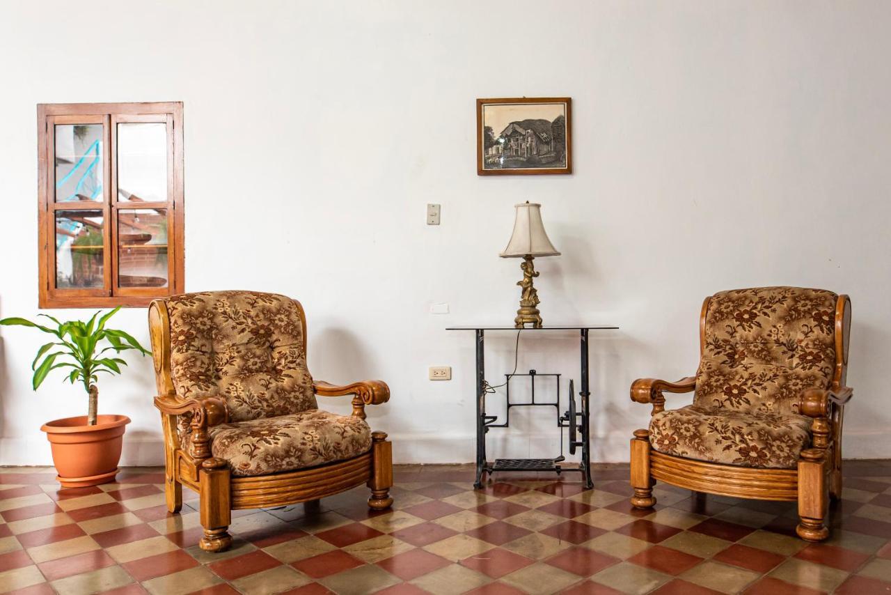 Hostal Victoria Granada Eksteriør billede